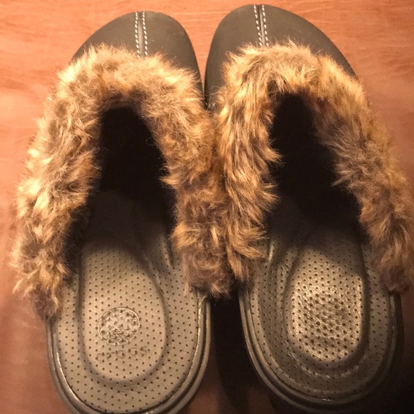 CROCS Shoes - Crocs Clogs for winter black with tan fur size 10